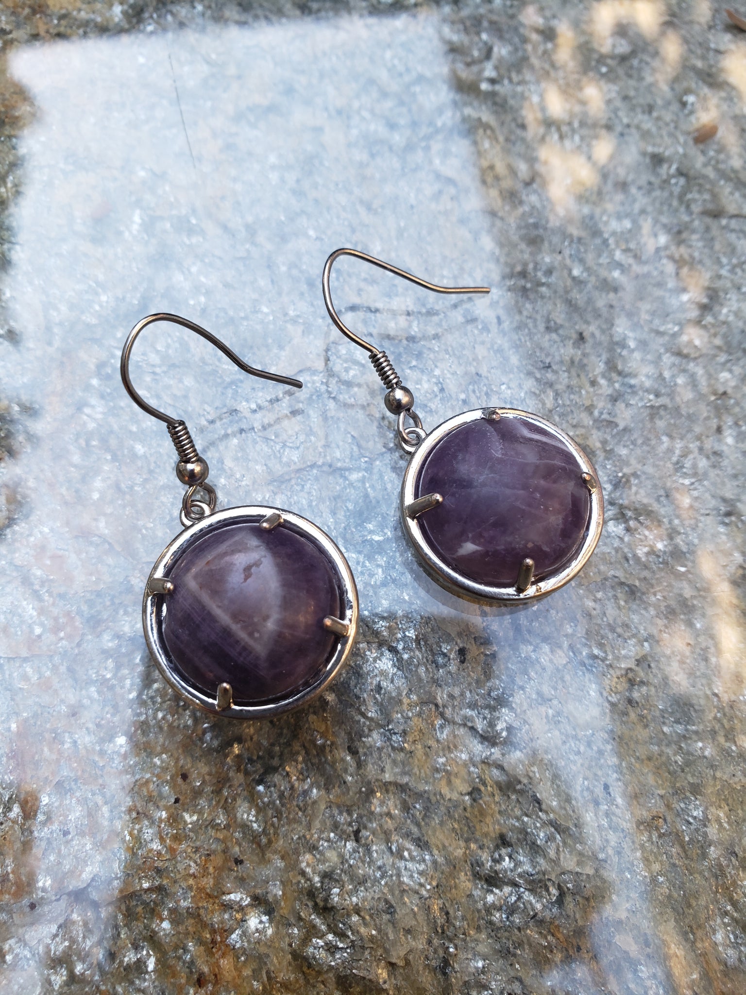 Dot Amethyst Silver Earring