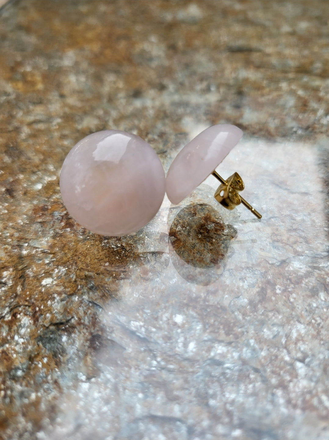 Dot Rose Quartz Stud