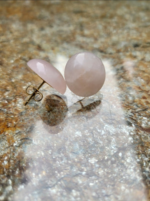 Dot Rose Quartz Stud